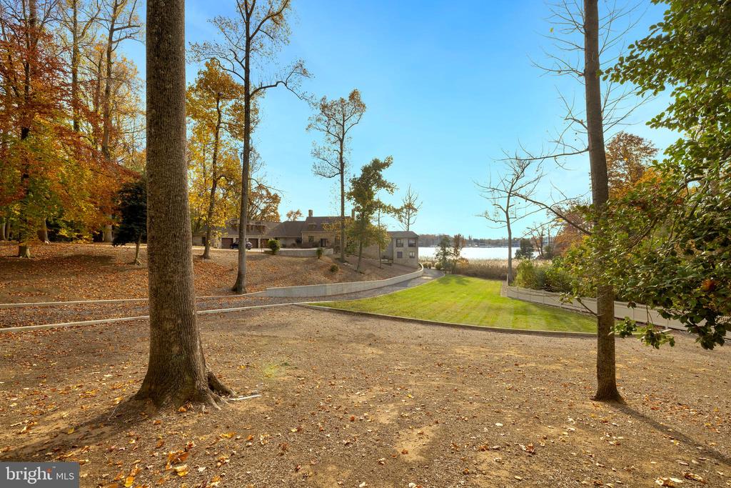 31 SHADOW POINT COURT