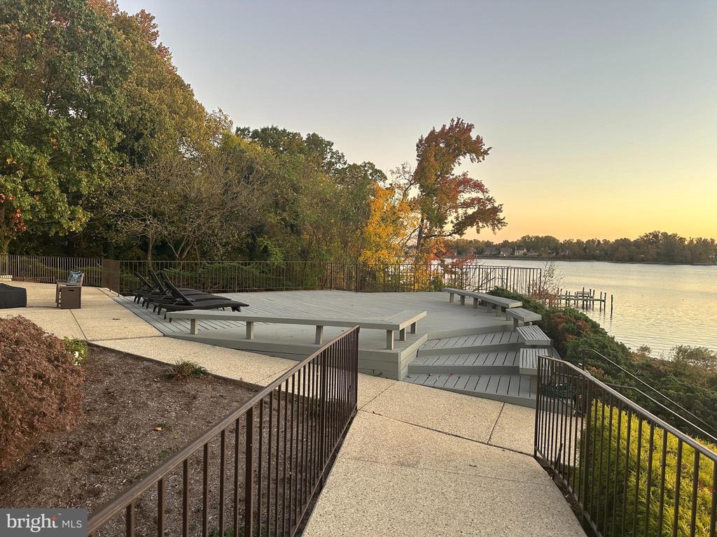 31 SHADOW POINT COURT