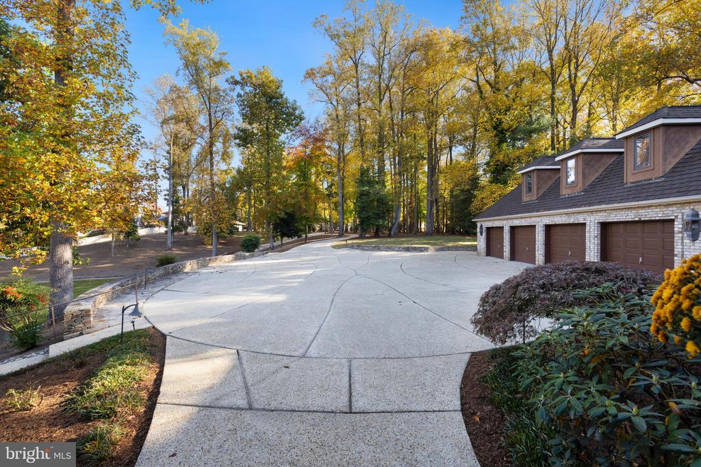 31 SHADOW POINT COURT