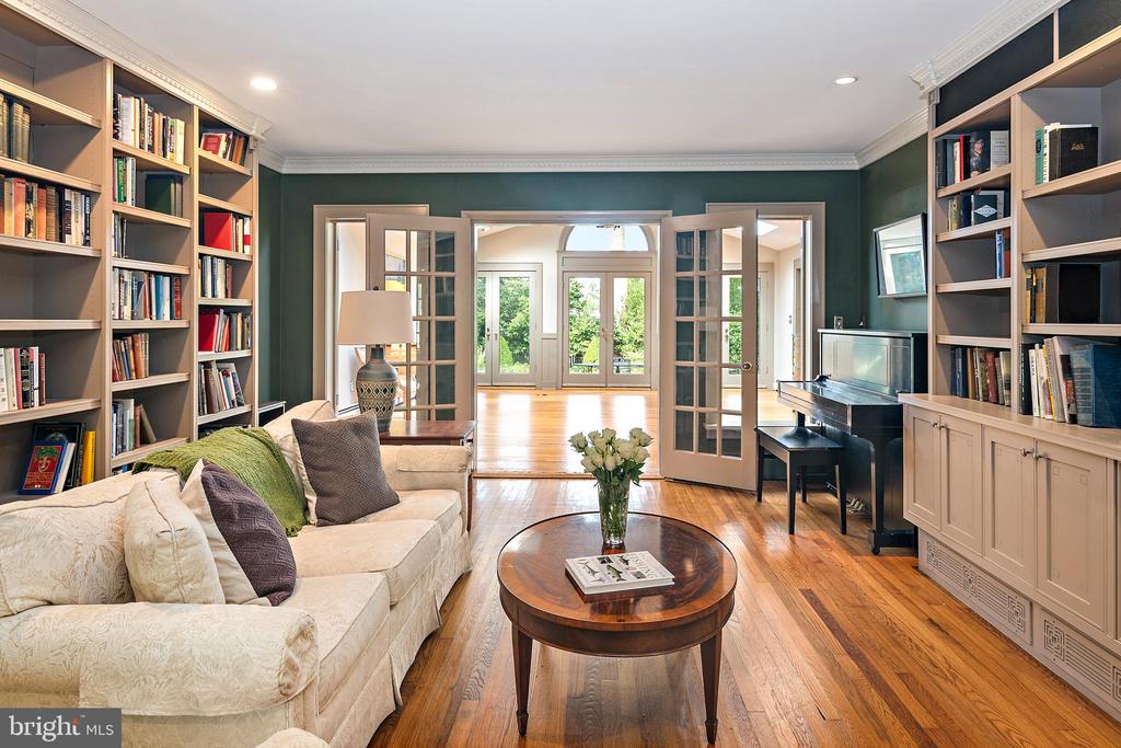 214 WARDOUR DRIVE