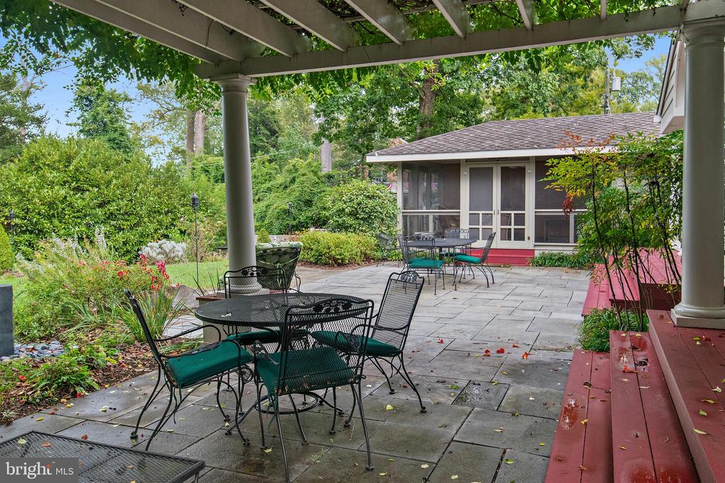 214 WARDOUR DRIVE