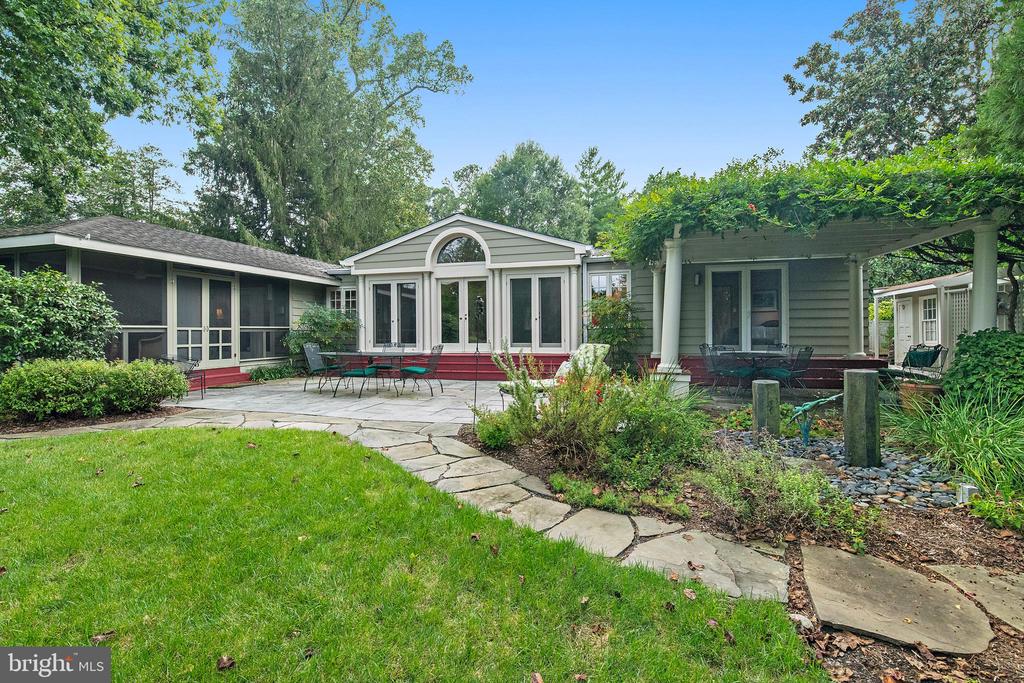214 WARDOUR DRIVE