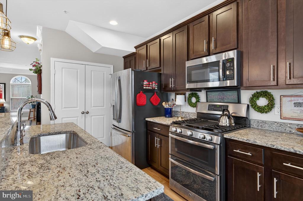 1608 BELLE DRIVE