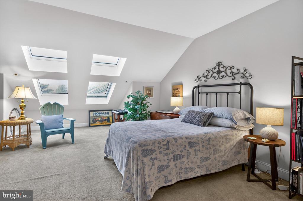 1608 BELLE DRIVE