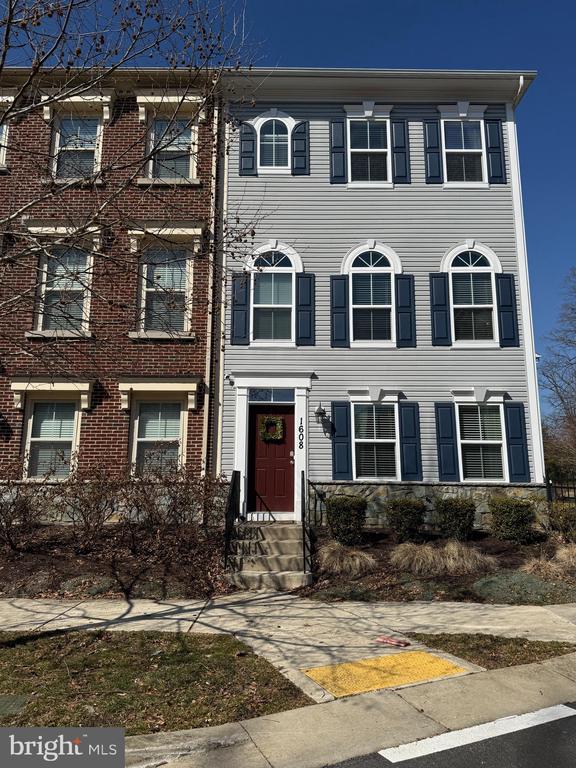 1608 BELLE DRIVE