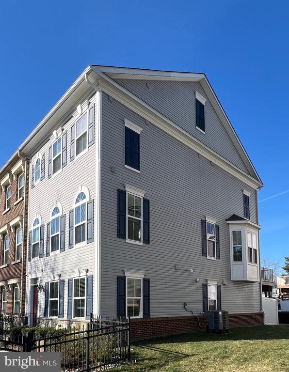 1608 BELLE DRIVE