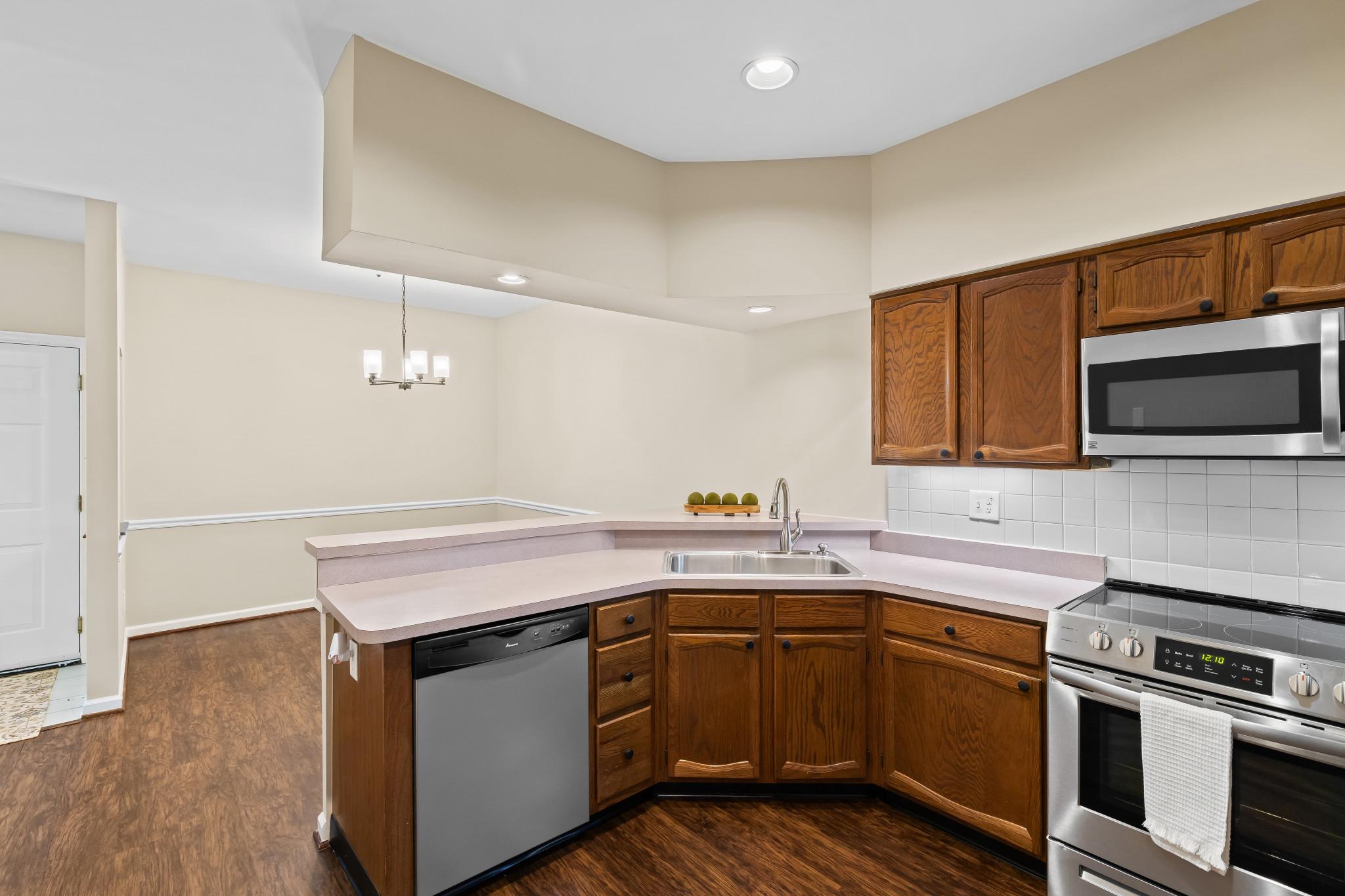 2702 SUMMERVIEW WAY 103