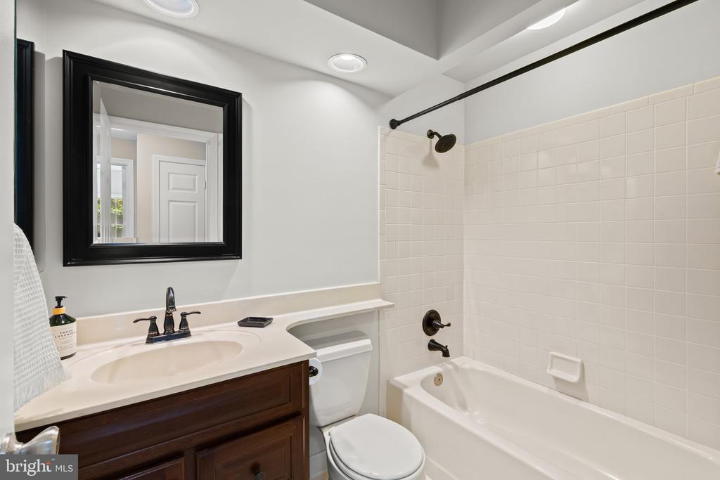2702 SUMMERVIEW WAY 103