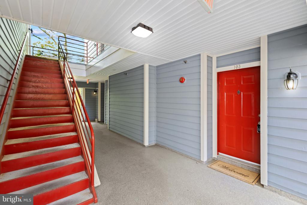 2702 SUMMERVIEW WAY 103