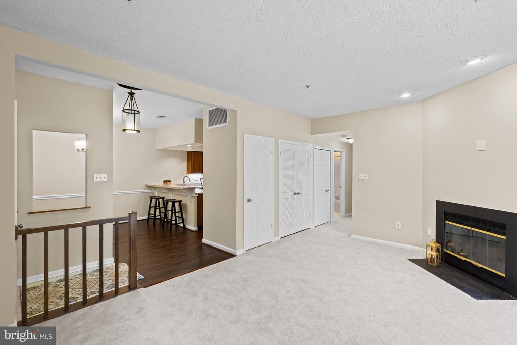 2702 SUMMERVIEW WAY 103