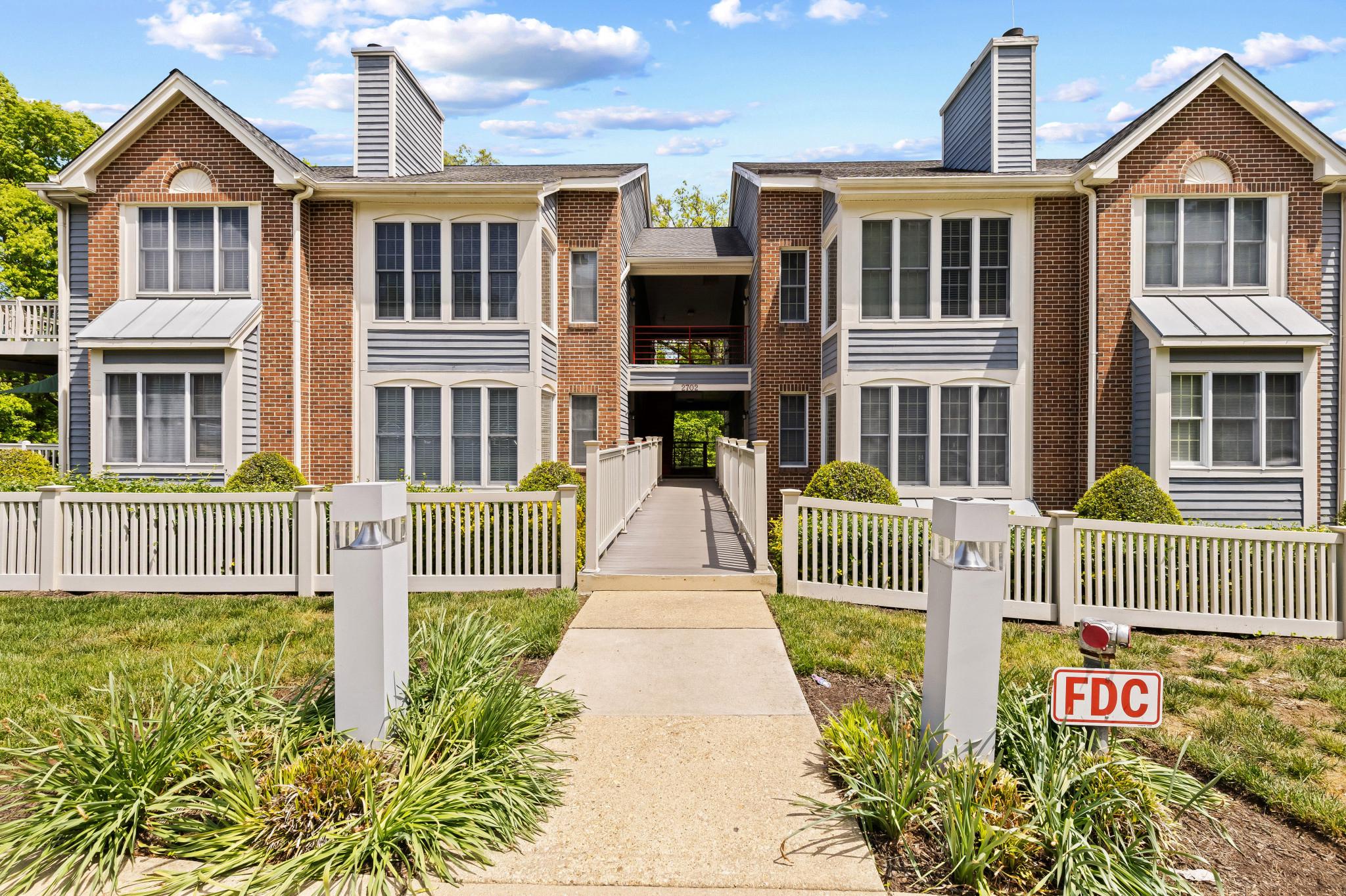 2702 SUMMERVIEW WAY 103