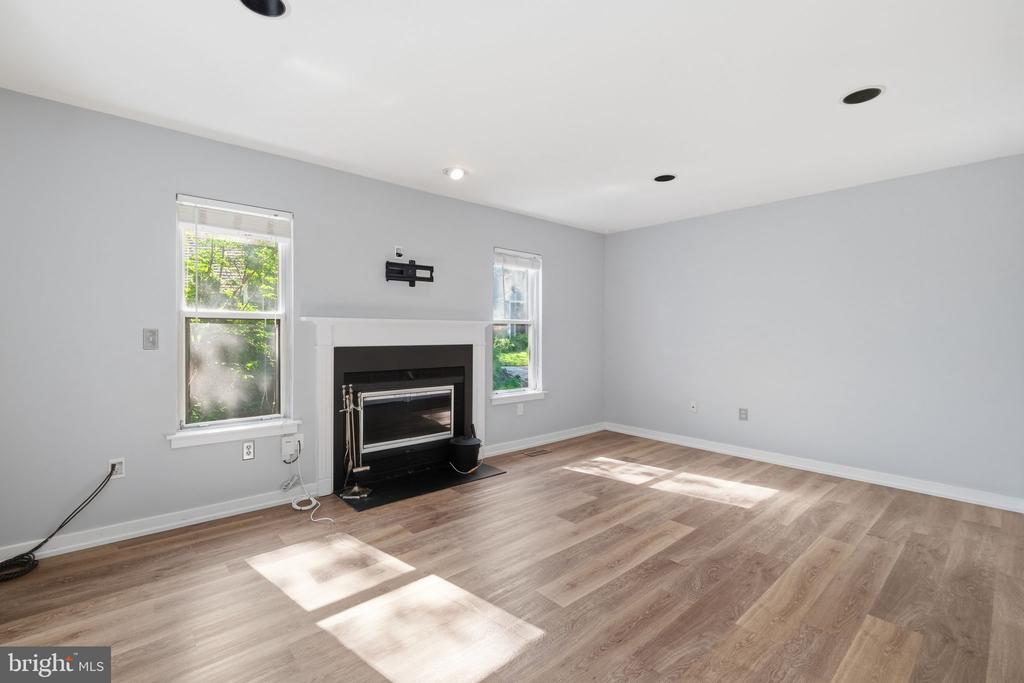 1529 RITCHIE LANE