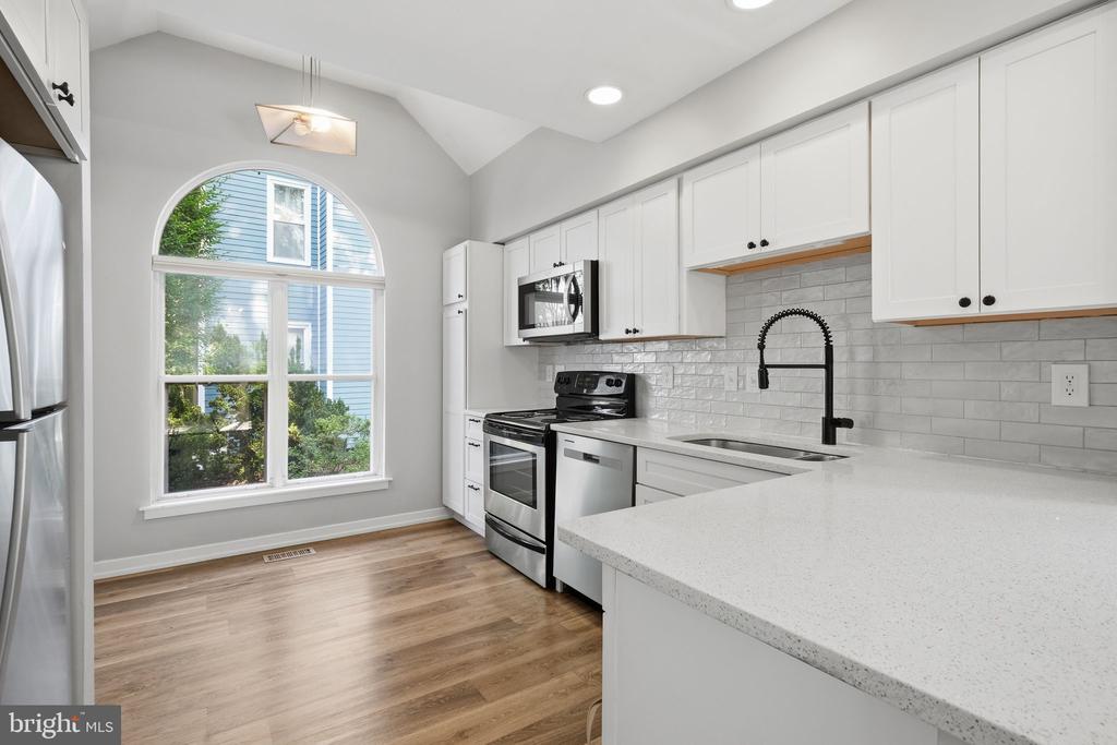 1529 RITCHIE LANE