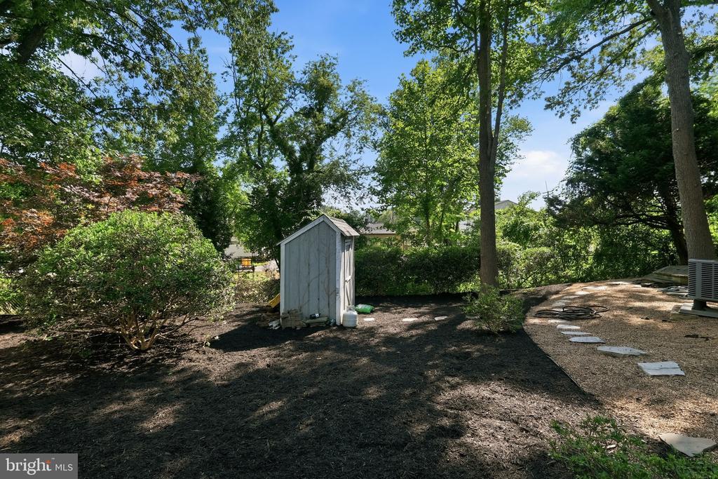 1529 RITCHIE LANE