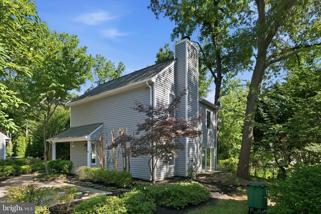 1529 RITCHIE LANE