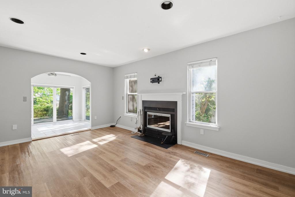 1529 RITCHIE LANE