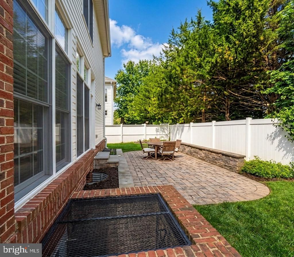 730 CRISFIELD WAY