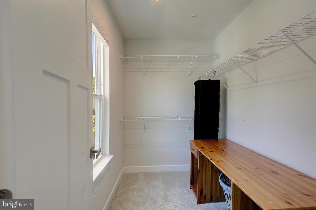 8316 LEGACY CIRCLE