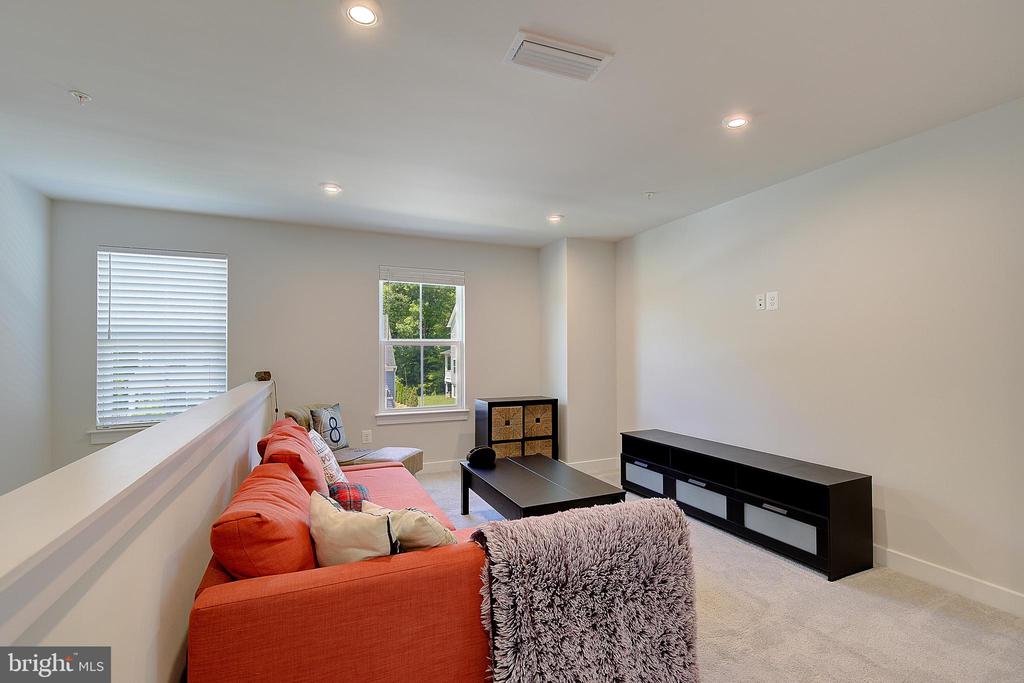 8316 LEGACY CIRCLE