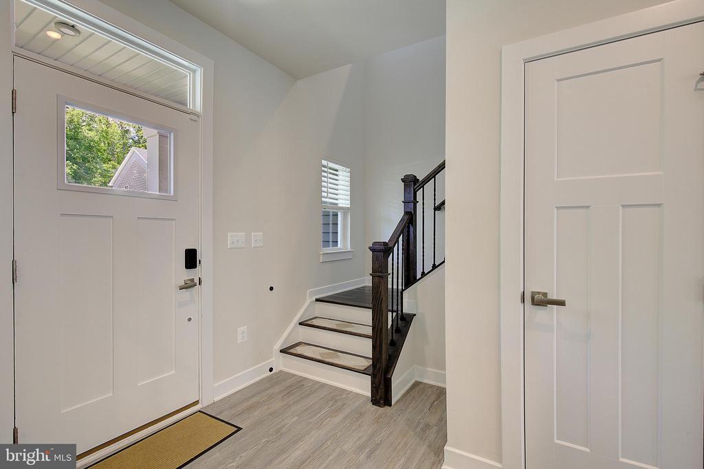 8316 LEGACY CIRCLE