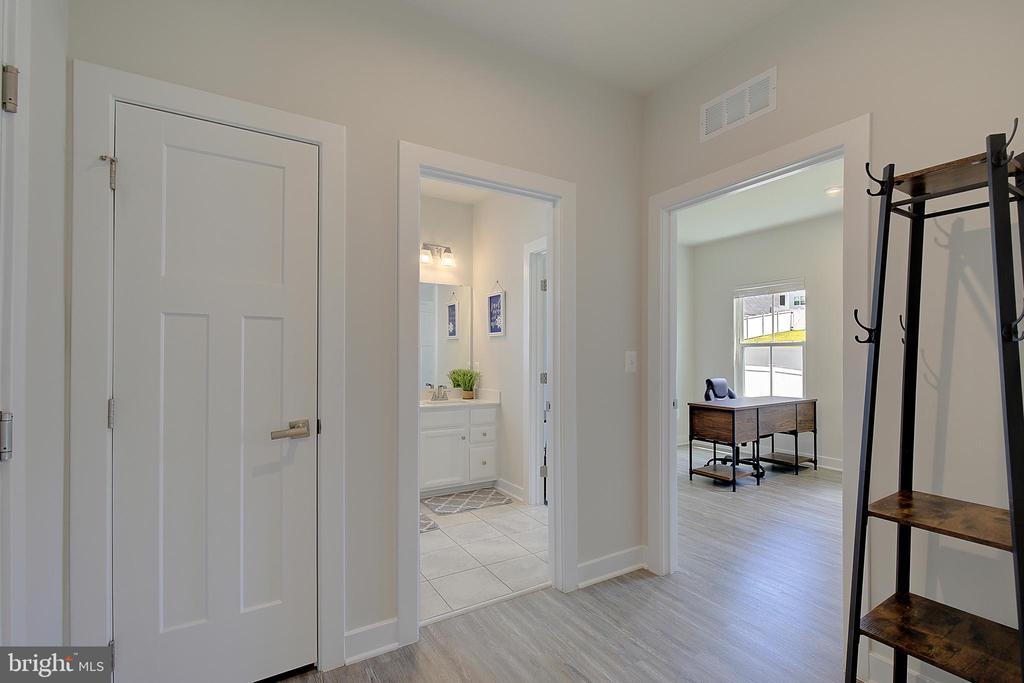 8316 LEGACY CIRCLE