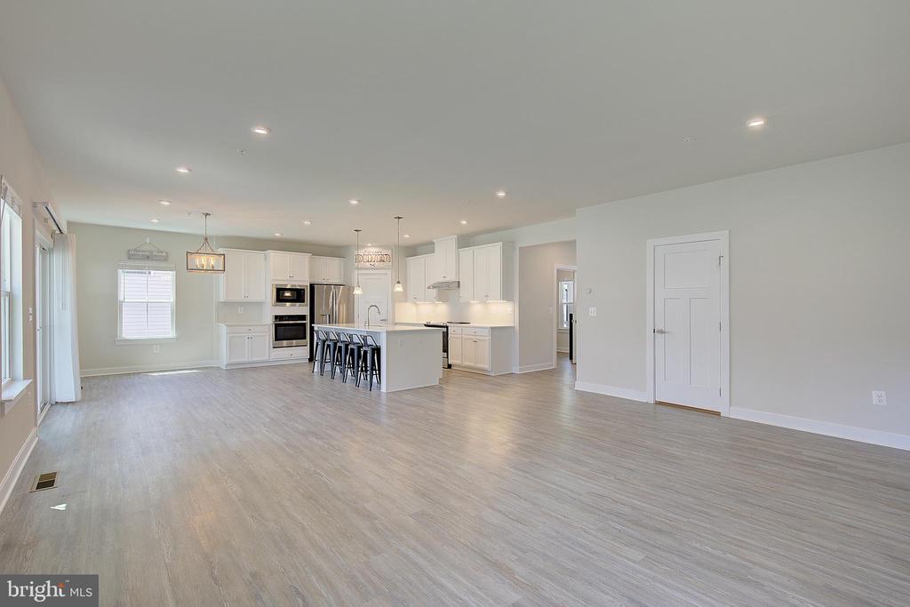 8316 LEGACY CIRCLE