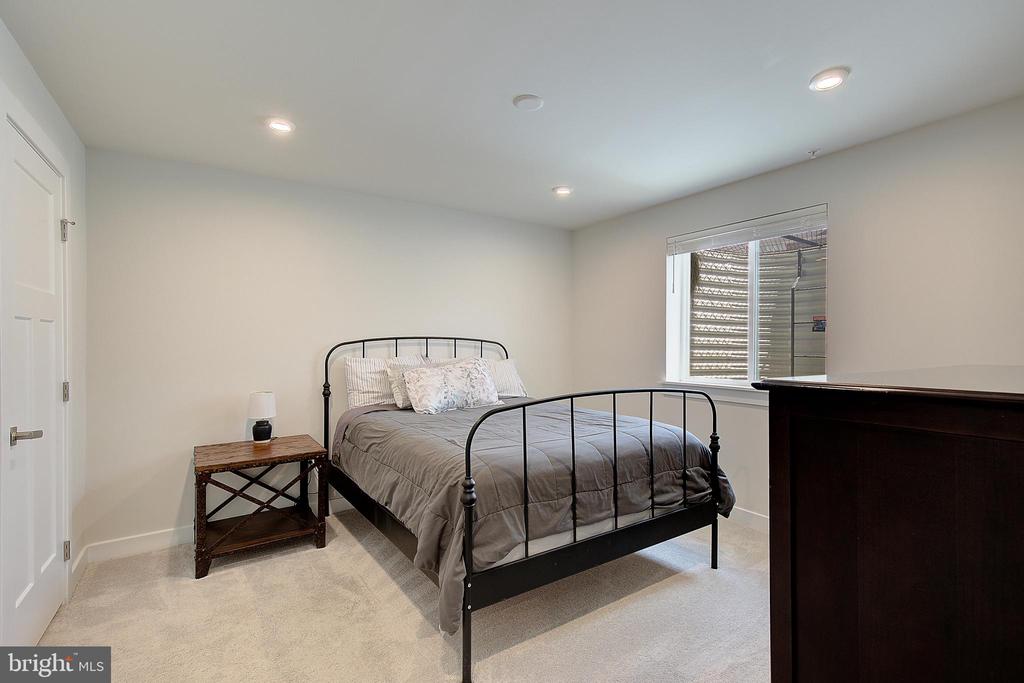 8316 LEGACY CIRCLE