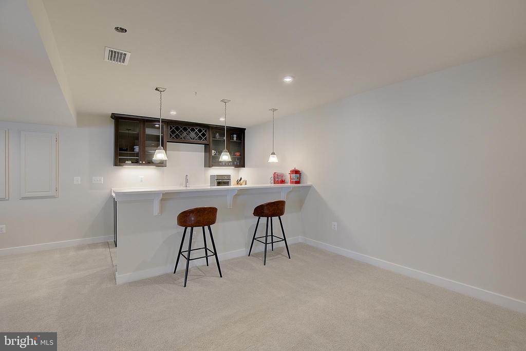 8316 LEGACY CIRCLE