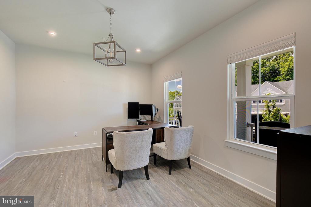 8316 LEGACY CIRCLE