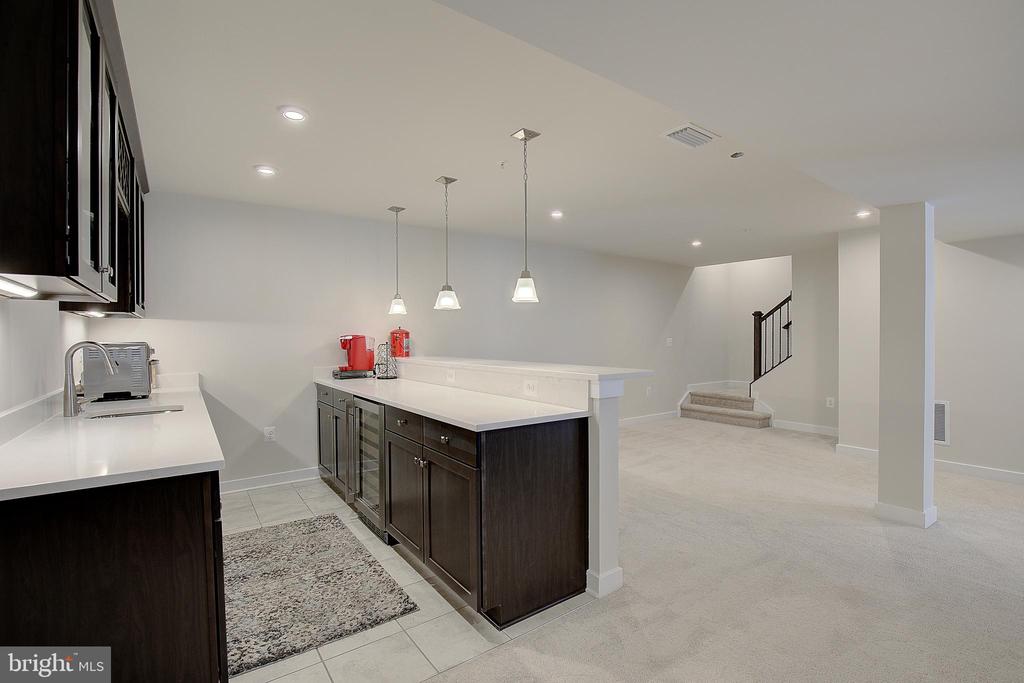 8316 LEGACY CIRCLE