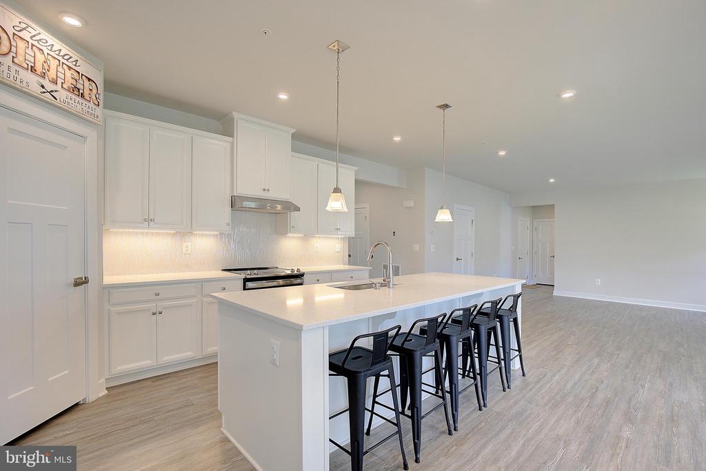 8316 LEGACY CIRCLE