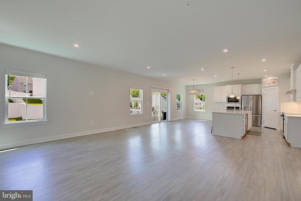 8316 LEGACY CIRCLE