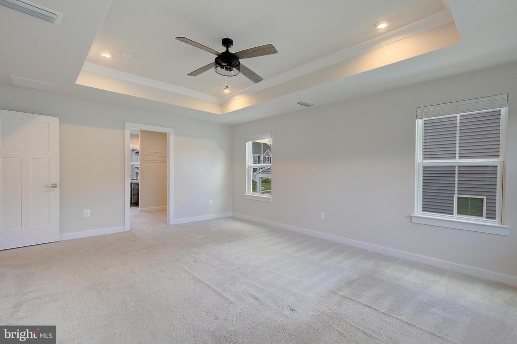 8316 LEGACY CIRCLE
