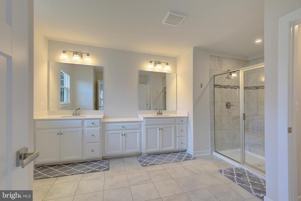 8316 LEGACY CIRCLE