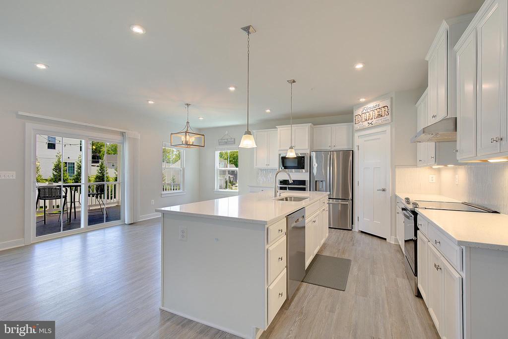 8316 LEGACY CIRCLE