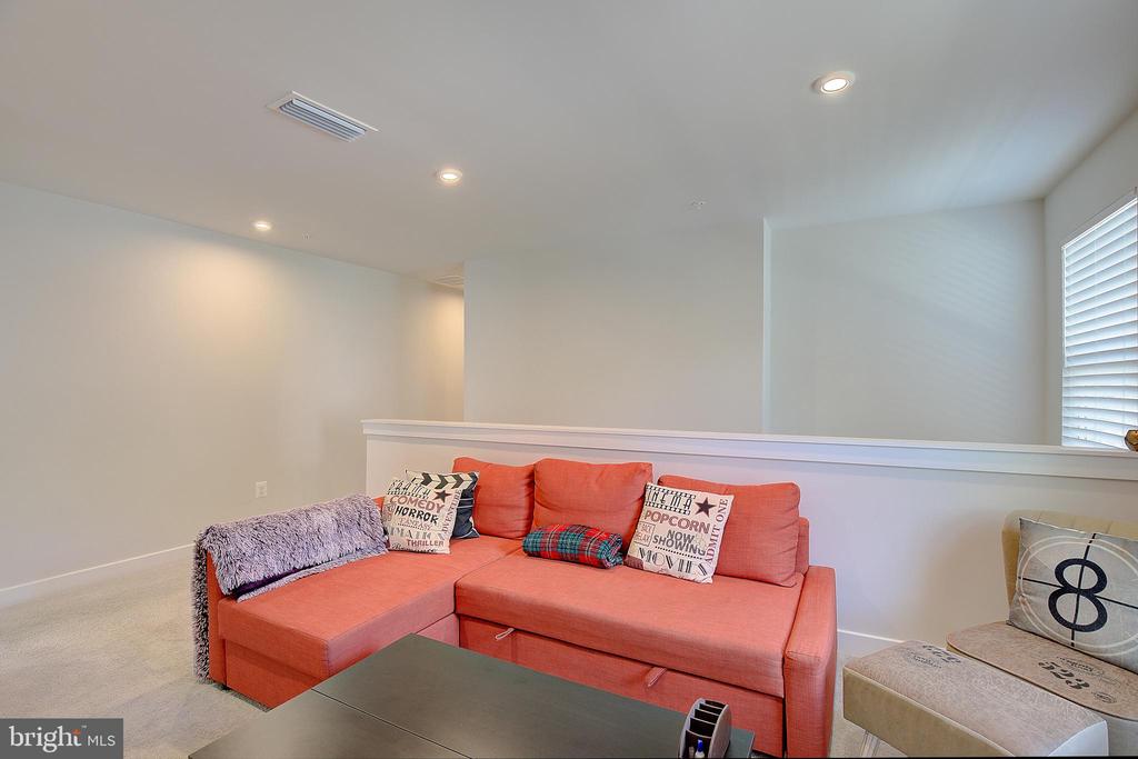 8316 LEGACY CIRCLE