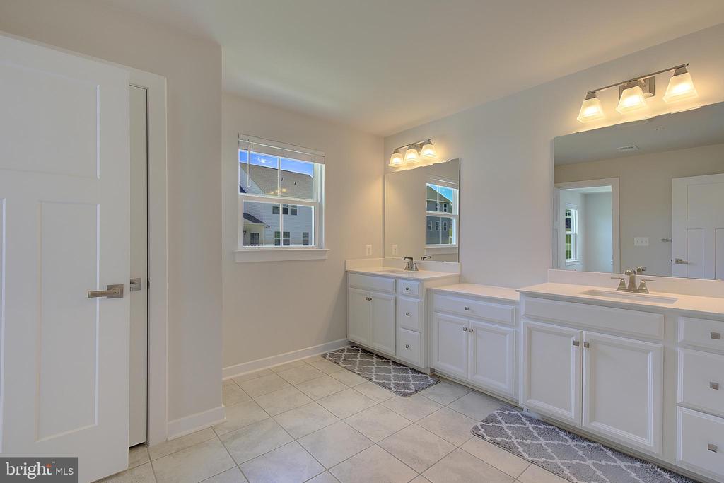 8316 LEGACY CIRCLE
