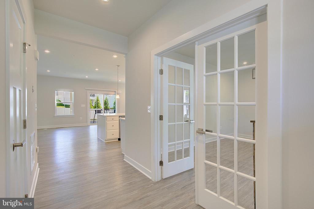 8316 LEGACY CIRCLE