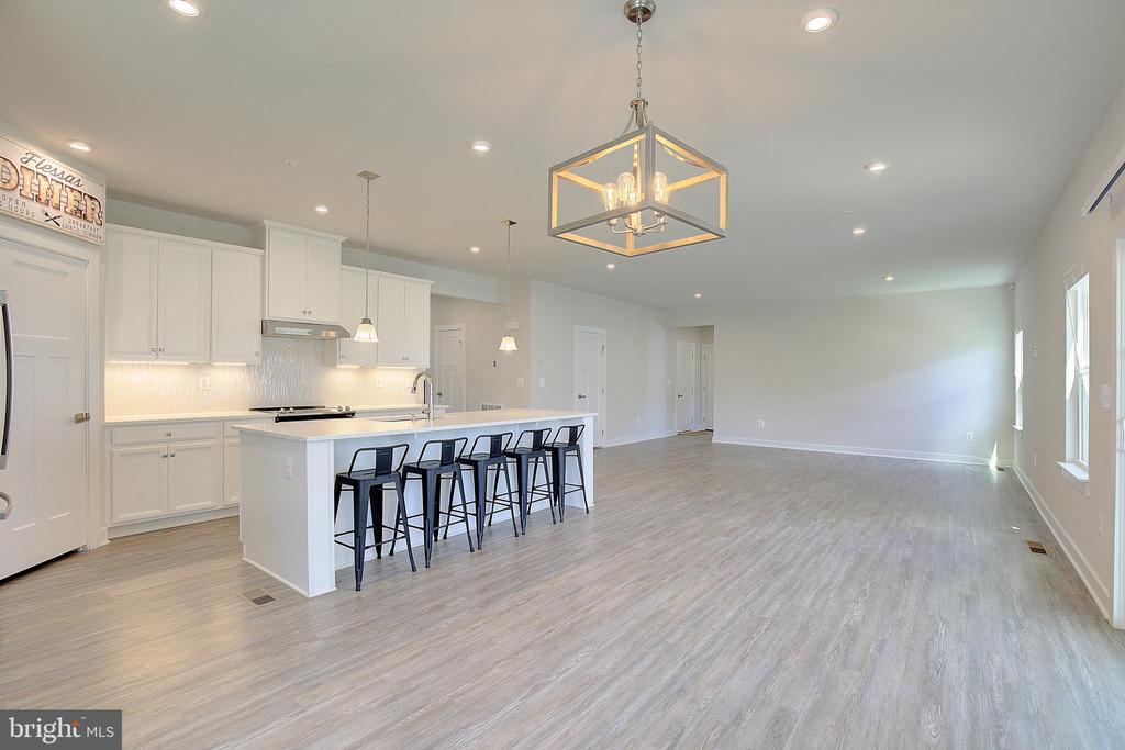 8316 LEGACY CIRCLE
