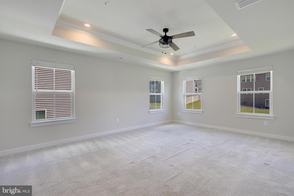 8316 LEGACY CIRCLE