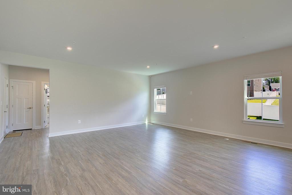 8316 LEGACY CIRCLE