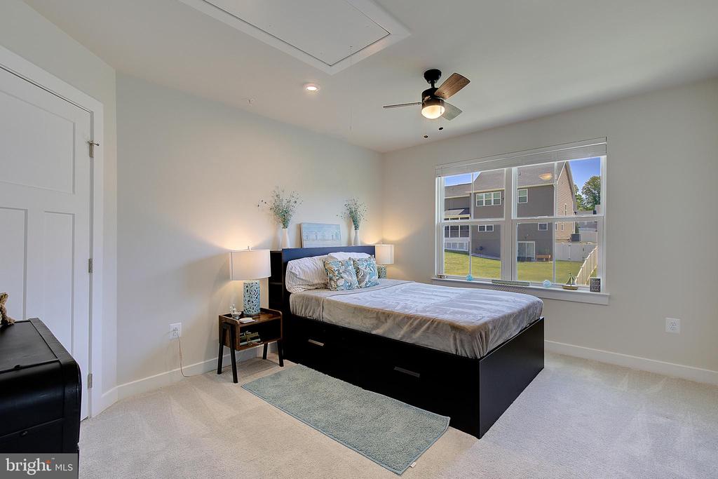 8316 LEGACY CIRCLE