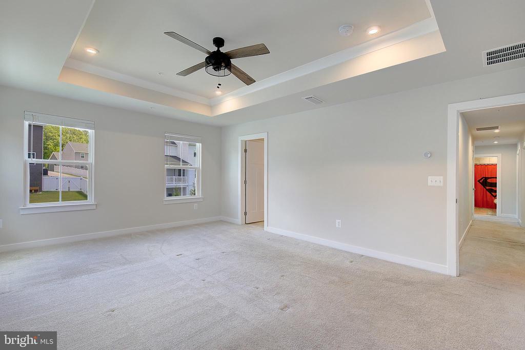 8316 LEGACY CIRCLE