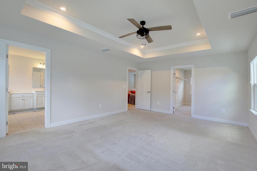 8316 LEGACY CIRCLE