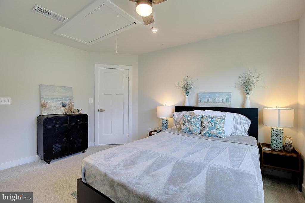 8316 LEGACY CIRCLE