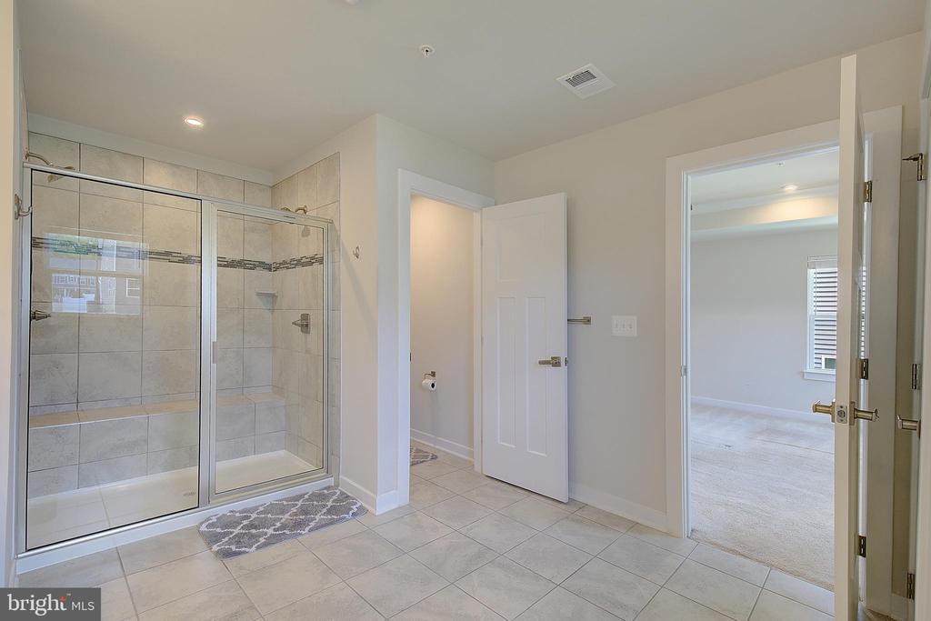 8316 LEGACY CIRCLE