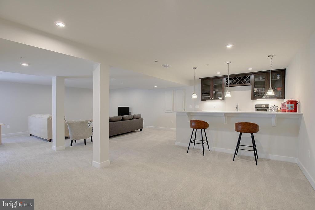 8316 LEGACY CIRCLE