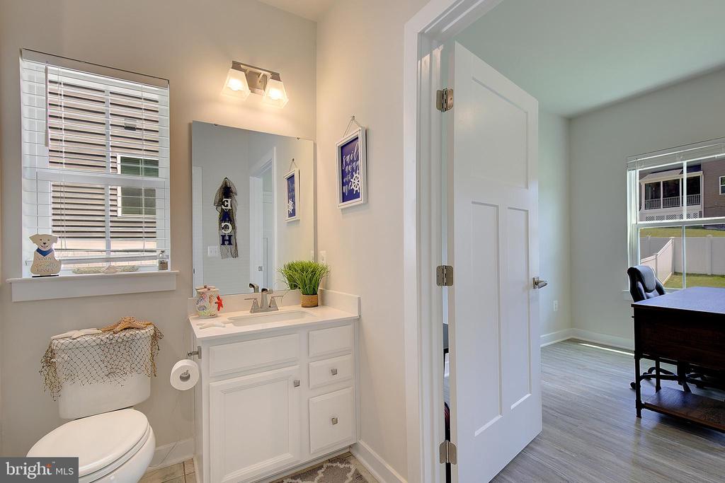 8316 LEGACY CIRCLE