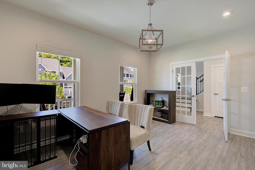8316 LEGACY CIRCLE