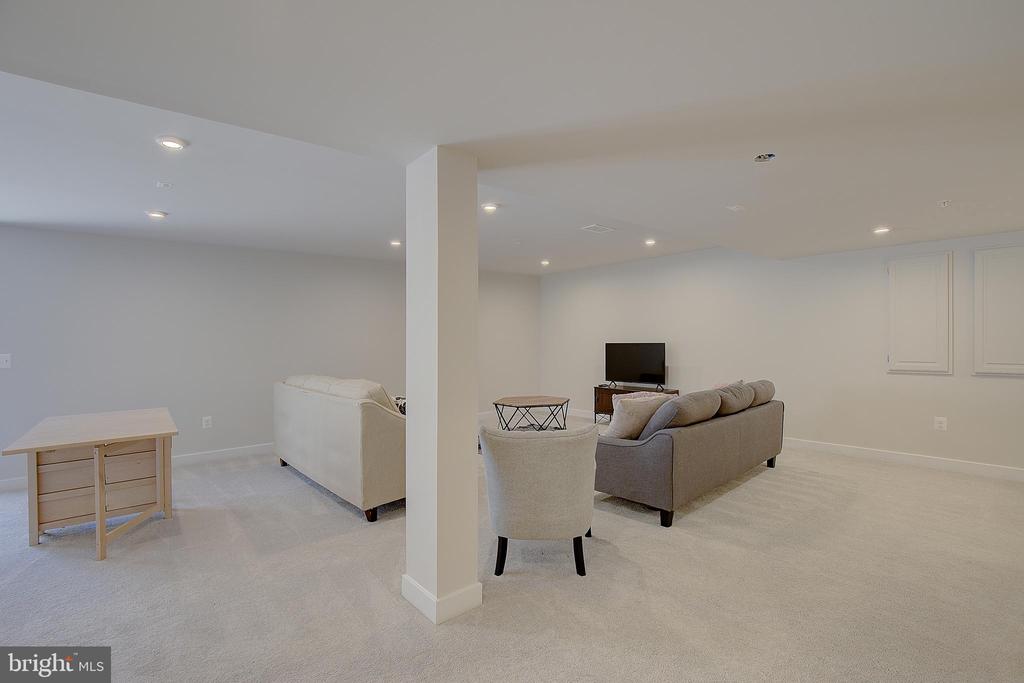 8316 LEGACY CIRCLE